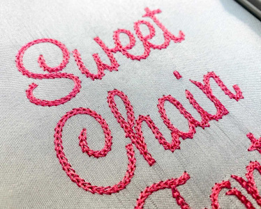 Sweet Chain Font Font sample to identify the typeface on WhatFontIs