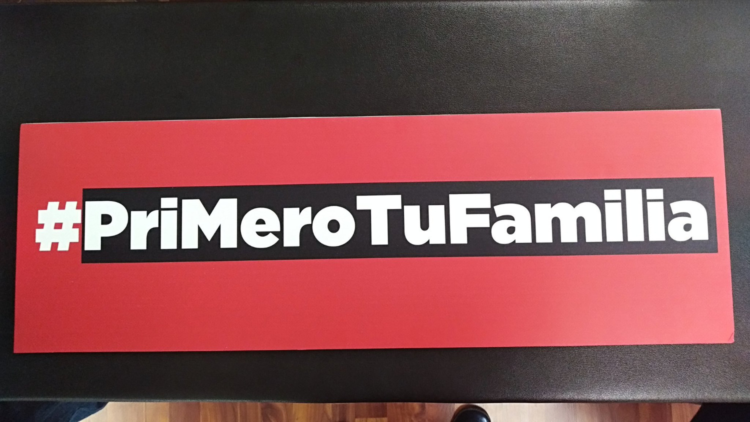 primerotufamilia Font sample to identify the typeface on WhatFontIs