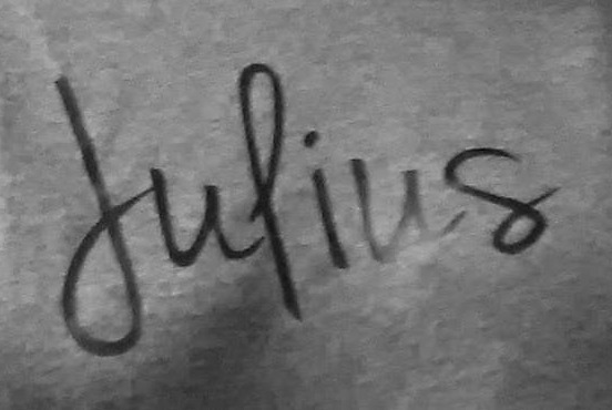 Hilfe, welche Schrift ist das Font sample to identify the typeface on WhatFontIs