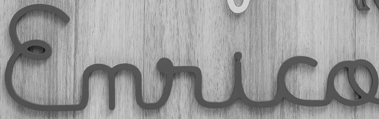 nesecito el nombre de esta fuente por favor Font sample to identify the typeface on WhatFontIs