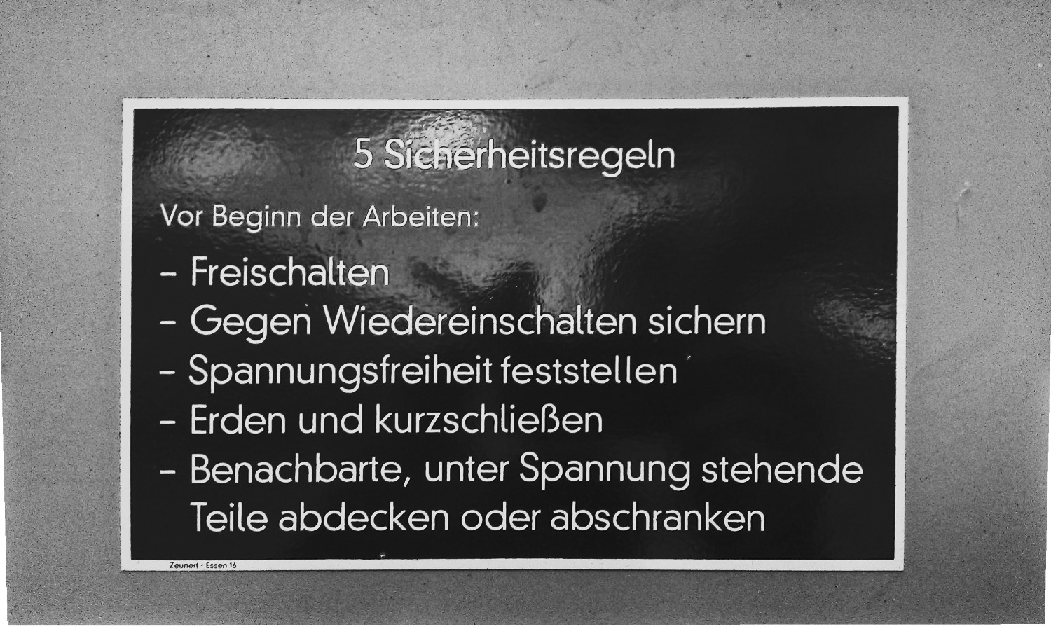 Font ???? Font sample to identify the typeface on WhatFontIs