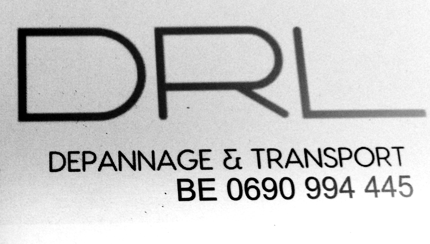 Font logo Font sample to identify the typeface on WhatFontIs