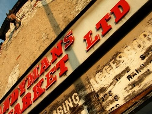 Retro signage fonr Font sample to identify the typeface on WhatFontIs