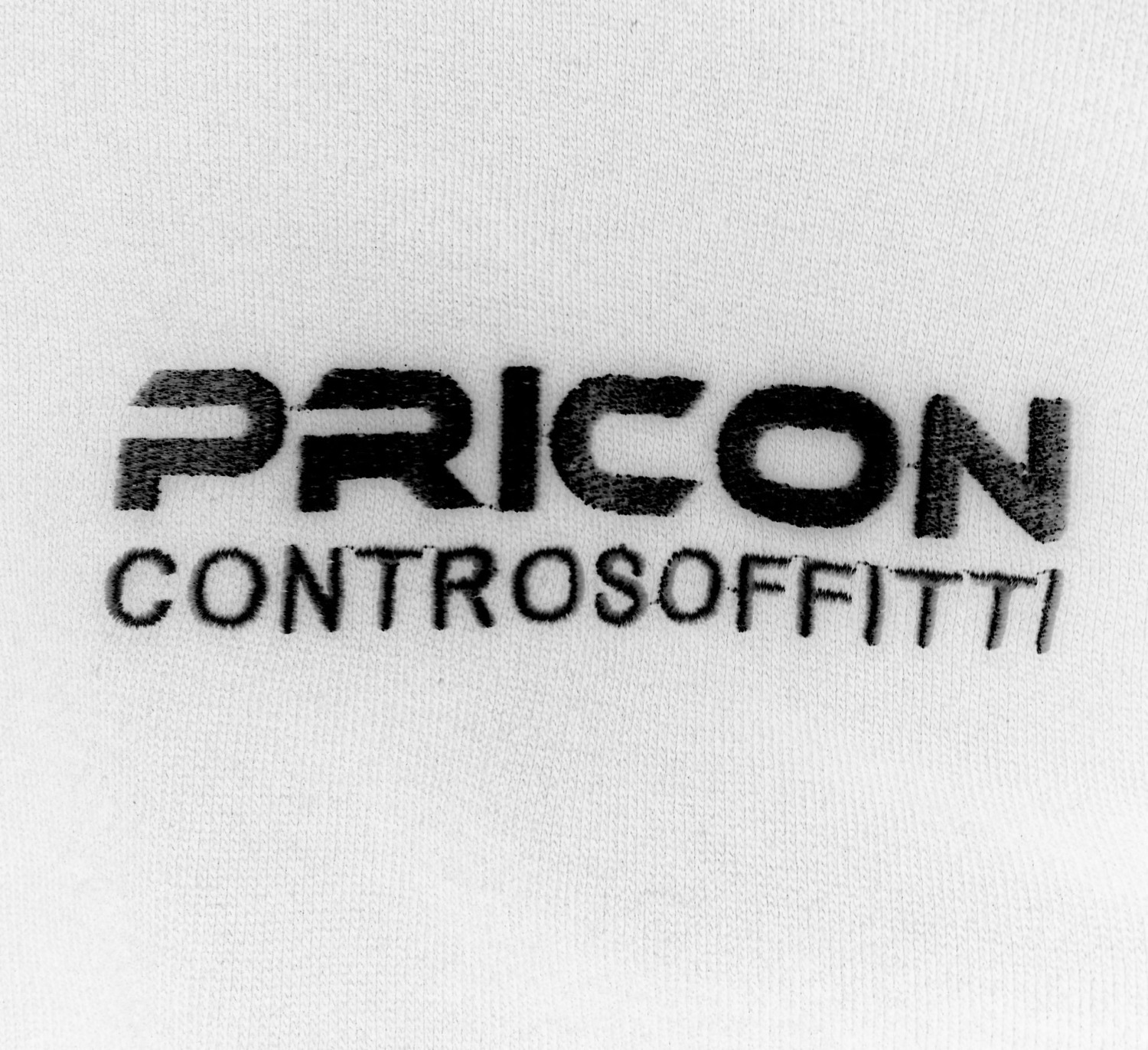 ricamato su tessuto. che font Ã¨ ? Font sample to identify the typeface on WhatFontIs